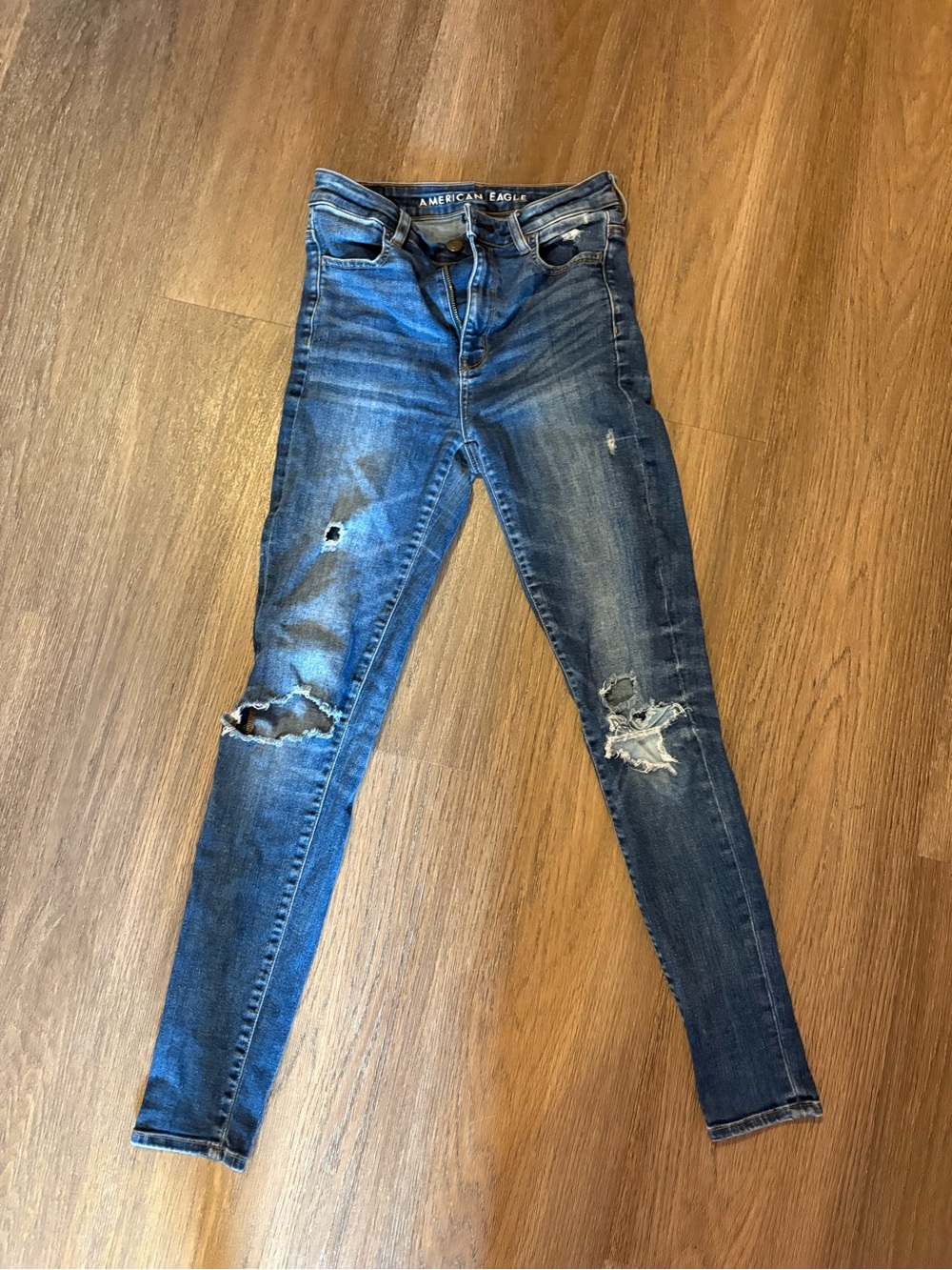 American Eagle Outfitters Women's Distressed Skinny Jeans in Dark Blue Wash